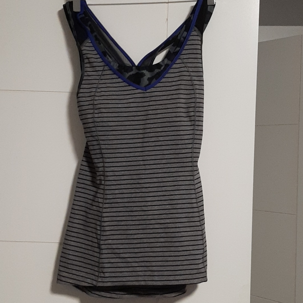 Lululemon bra and top together